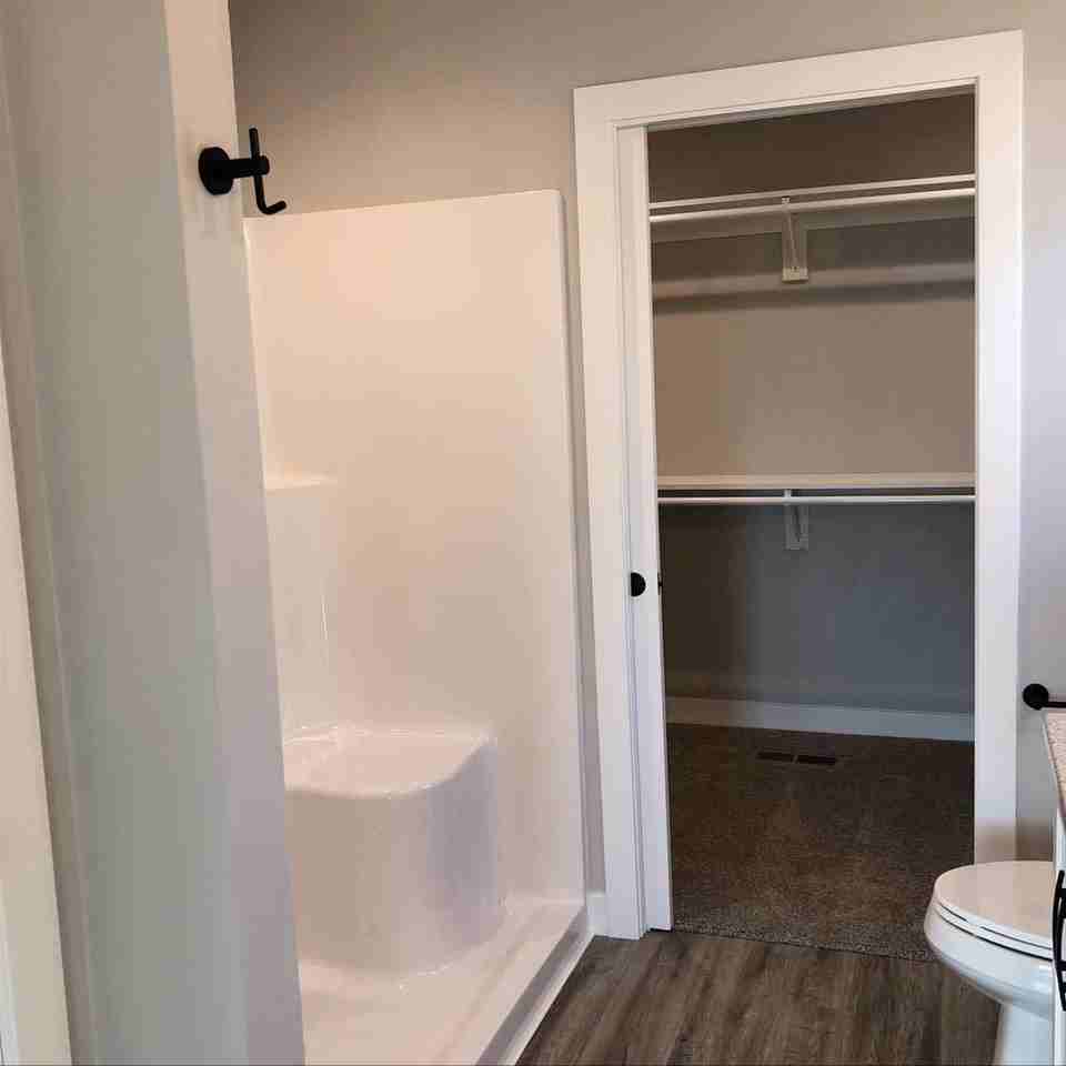 449 449/451 Longwood Lane - Photo 3 of 12