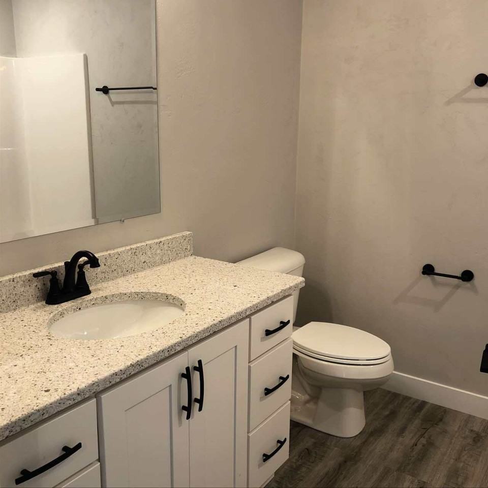 449 449/451 Longwood Lane - Photo 2 of 12