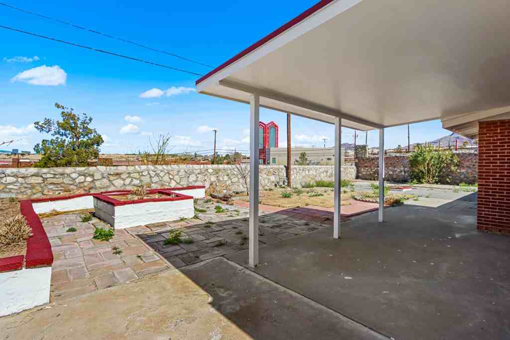 6600 Fiesta Dr - Photo 3 of 39