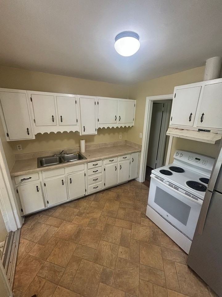 1685 Mayhew St - Photo 7 of 15