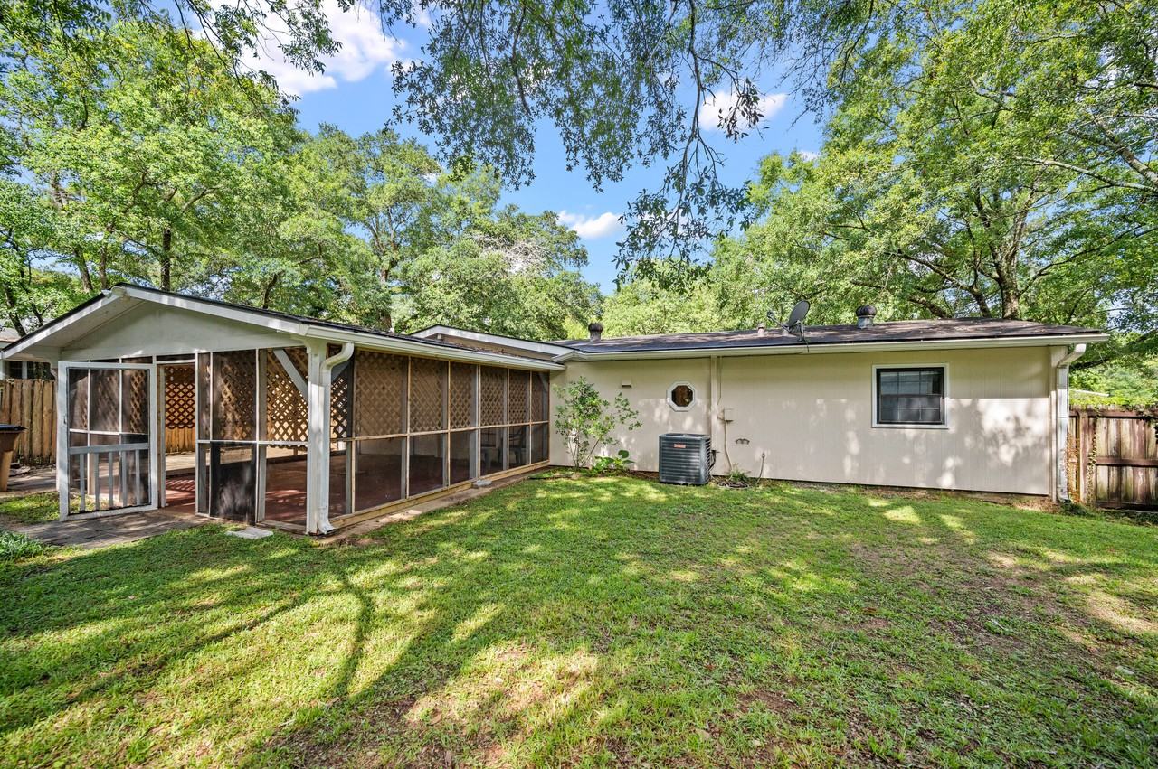 615 Dartmoor Ln - Photo 3 of 21