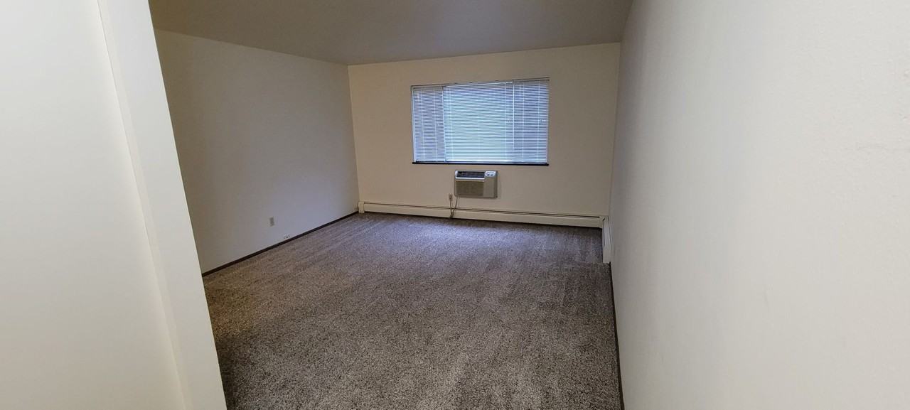 445 W Grand Ave - Photo 2 of 9