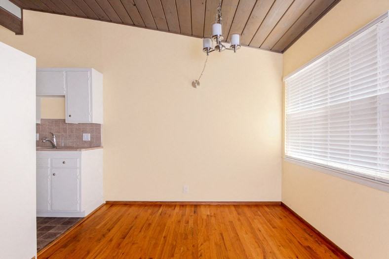 559 Matadero Ave #05