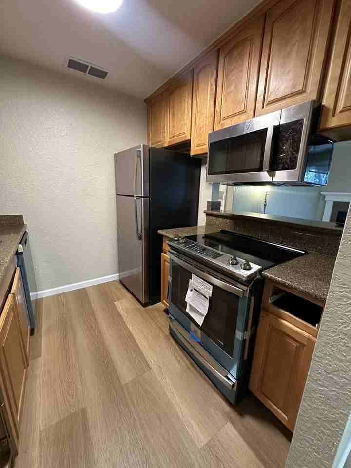 1250 Pioneer Ave - Photo 2 of 8