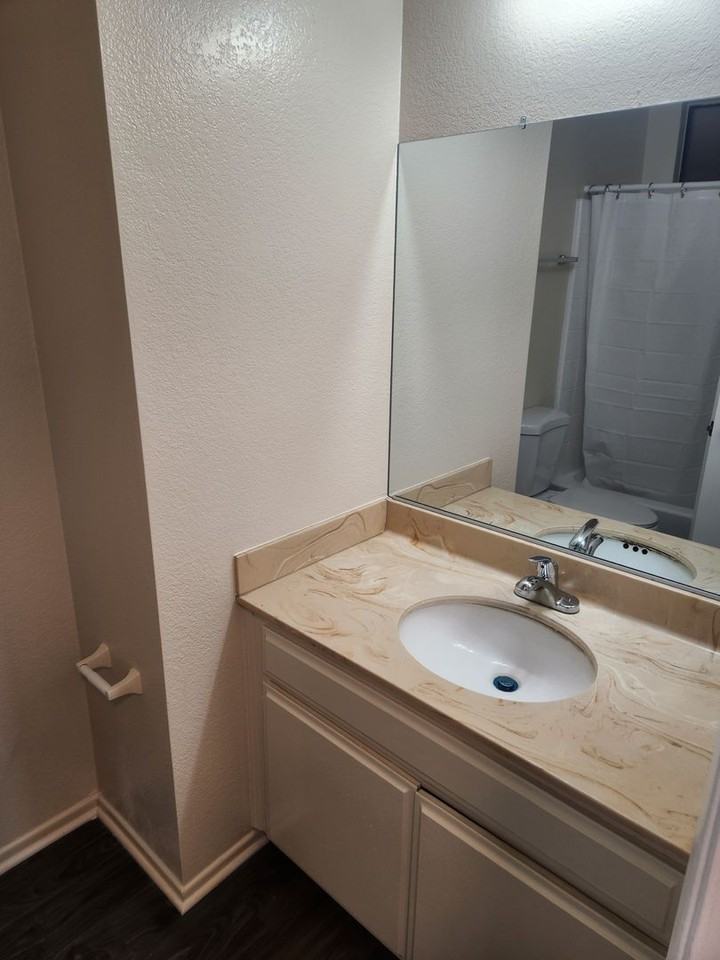 Denker - Photo 3 of 9