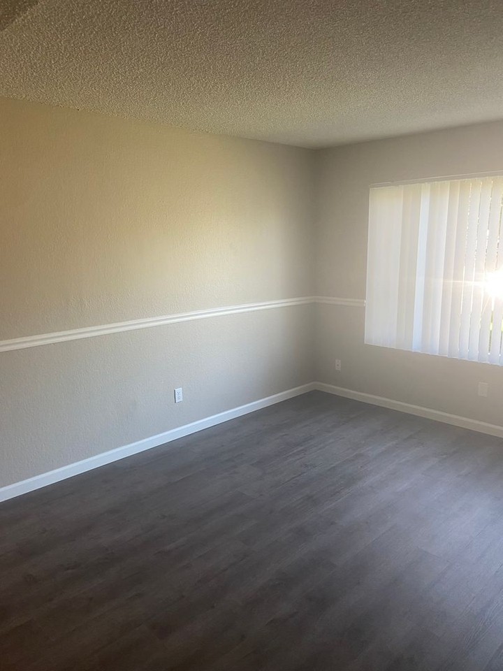 2080 W La Loma Drive - Photo 5 of 15