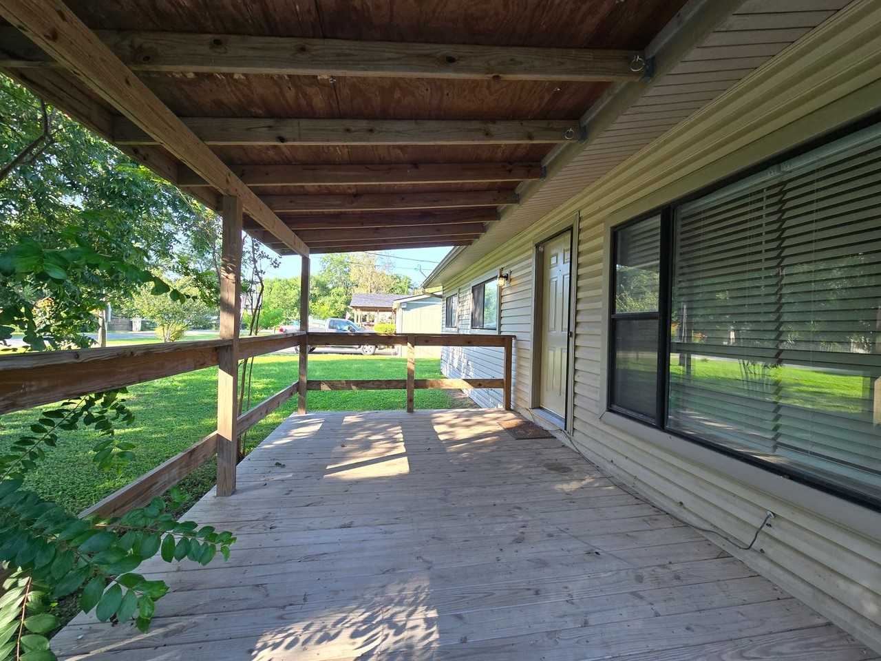 2100 Terminal Loop Rd - Photo 2 of 32