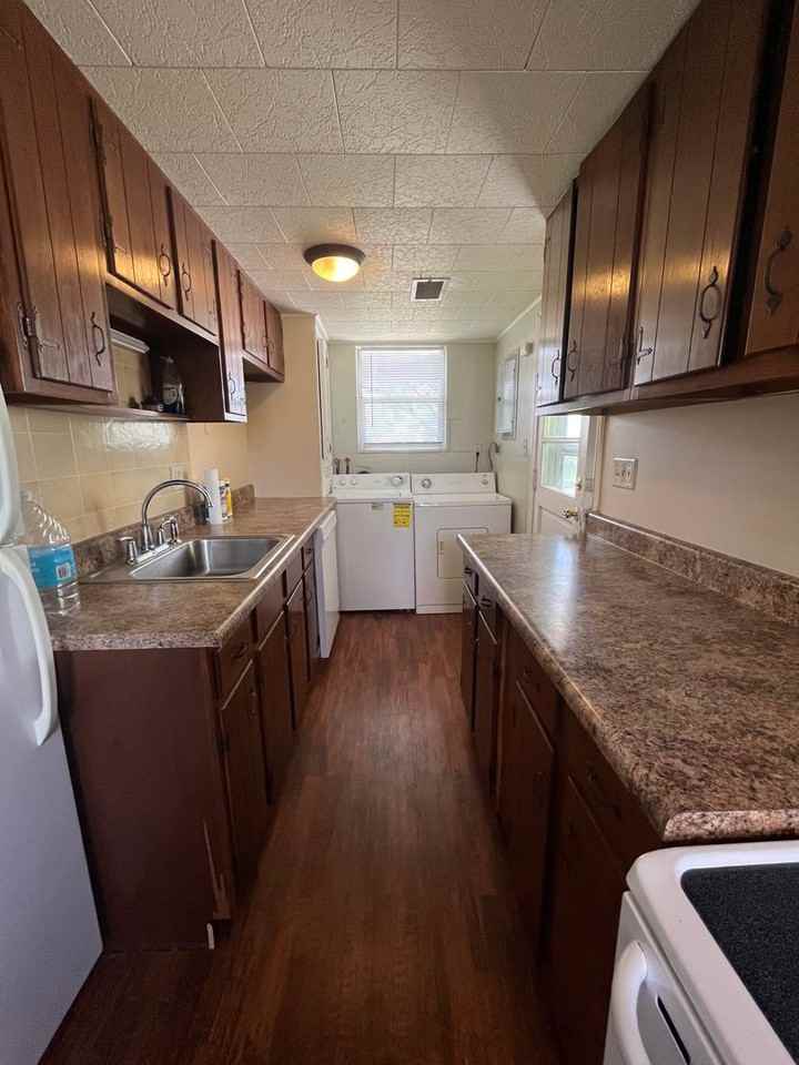 1707 Cross St - Photo 3 of 12