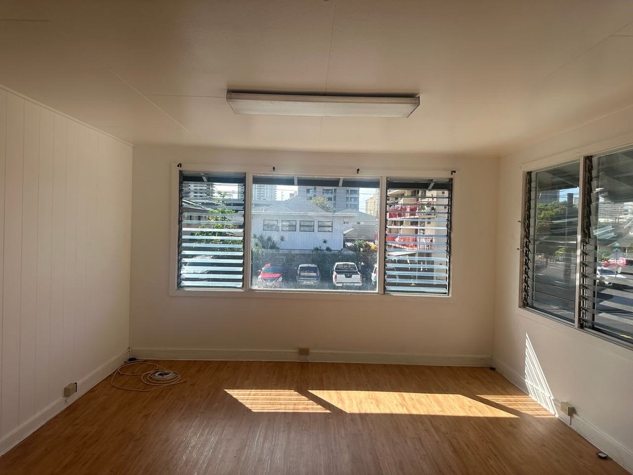 OAHU9355   * - Photo 2 of 9