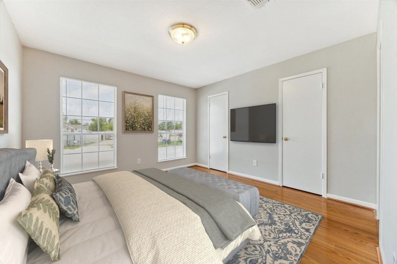 1916 Upland Dr - Photo 4 of 13
