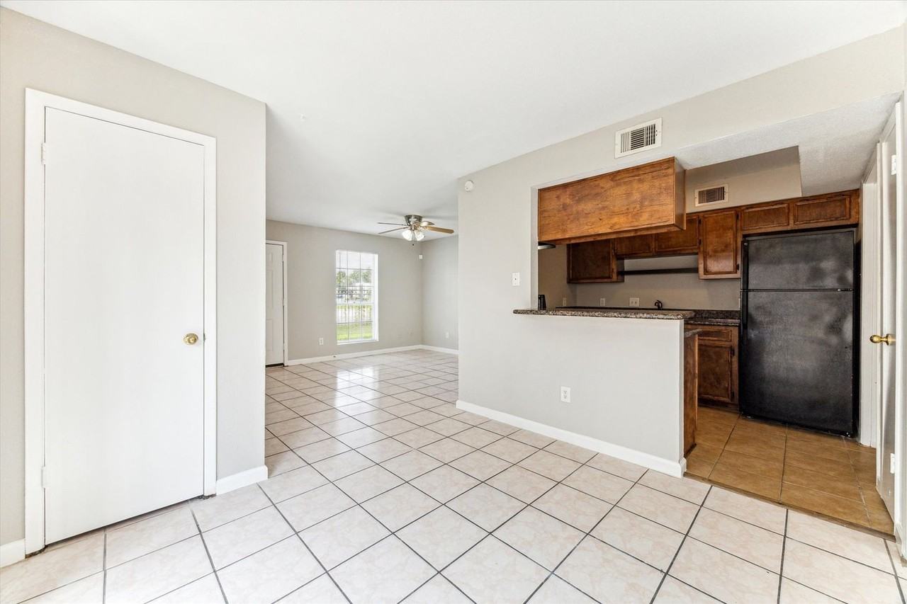 1916 Upland Dr - Photo 5 of 13