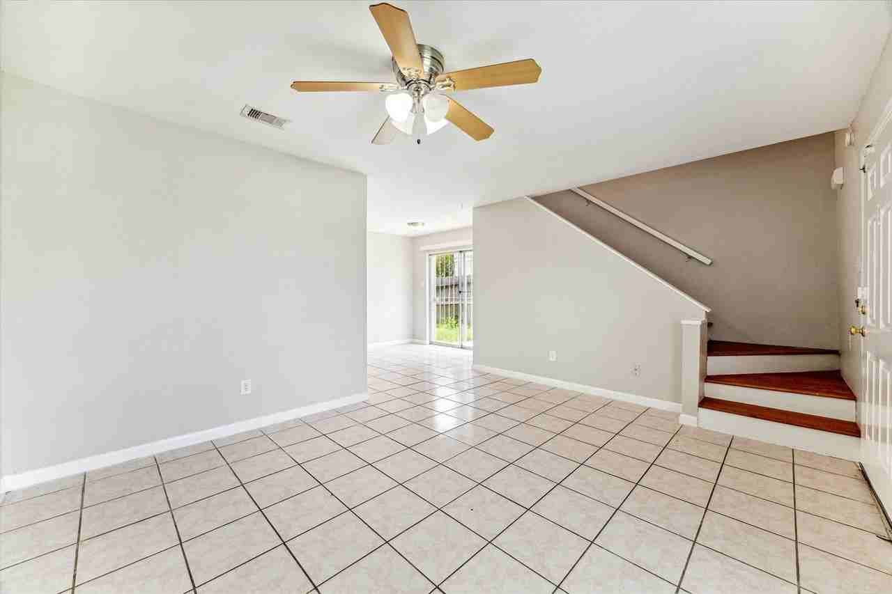 1916 Upland Dr - Photo 6 of 13