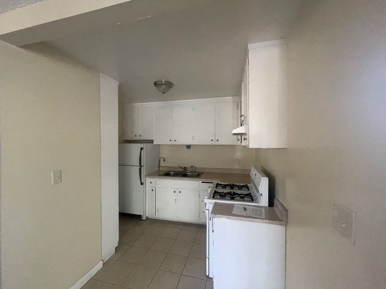 Faris Ct Apts. - Photo 3 of 7