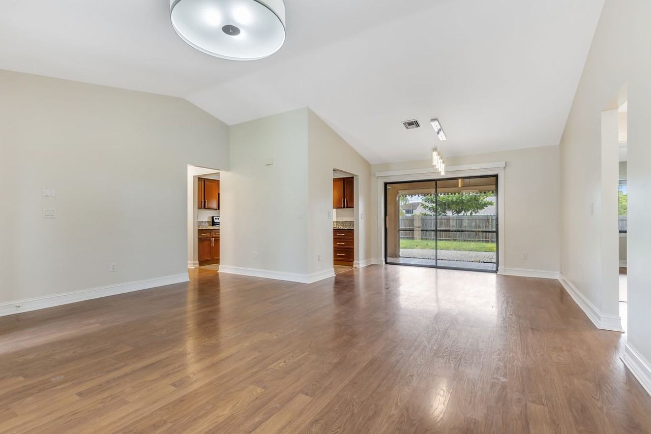 2896 49th St Sw - Photo 5 of 40