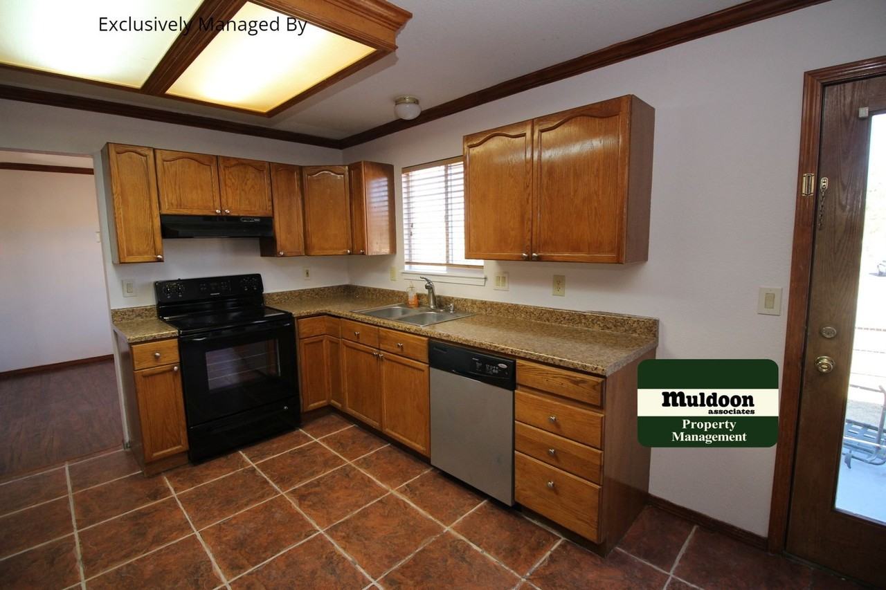 2180 Silkwood Dr - Photo 3 of 15