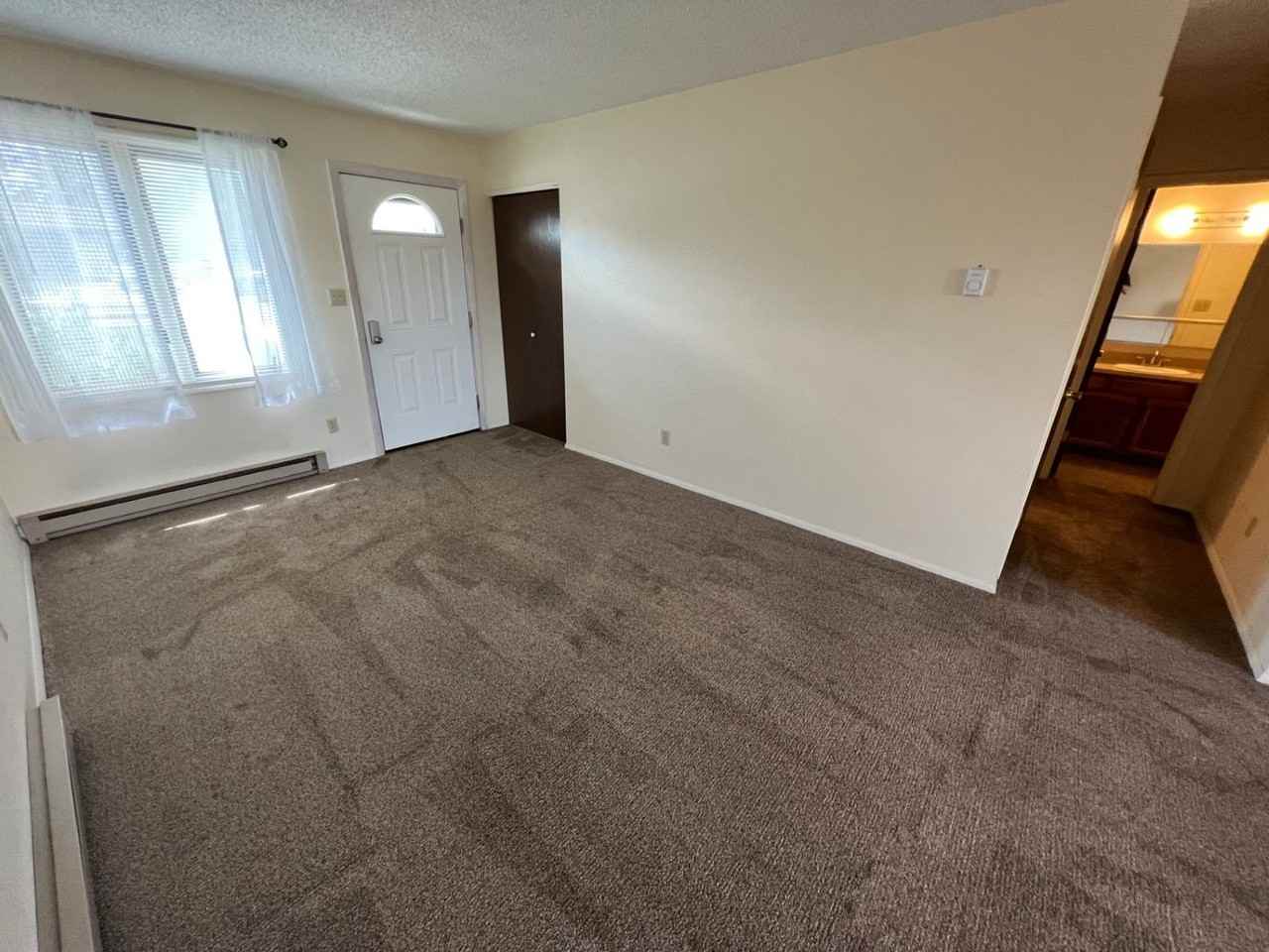 1902 Prairie Rd - Photo 5 of 38