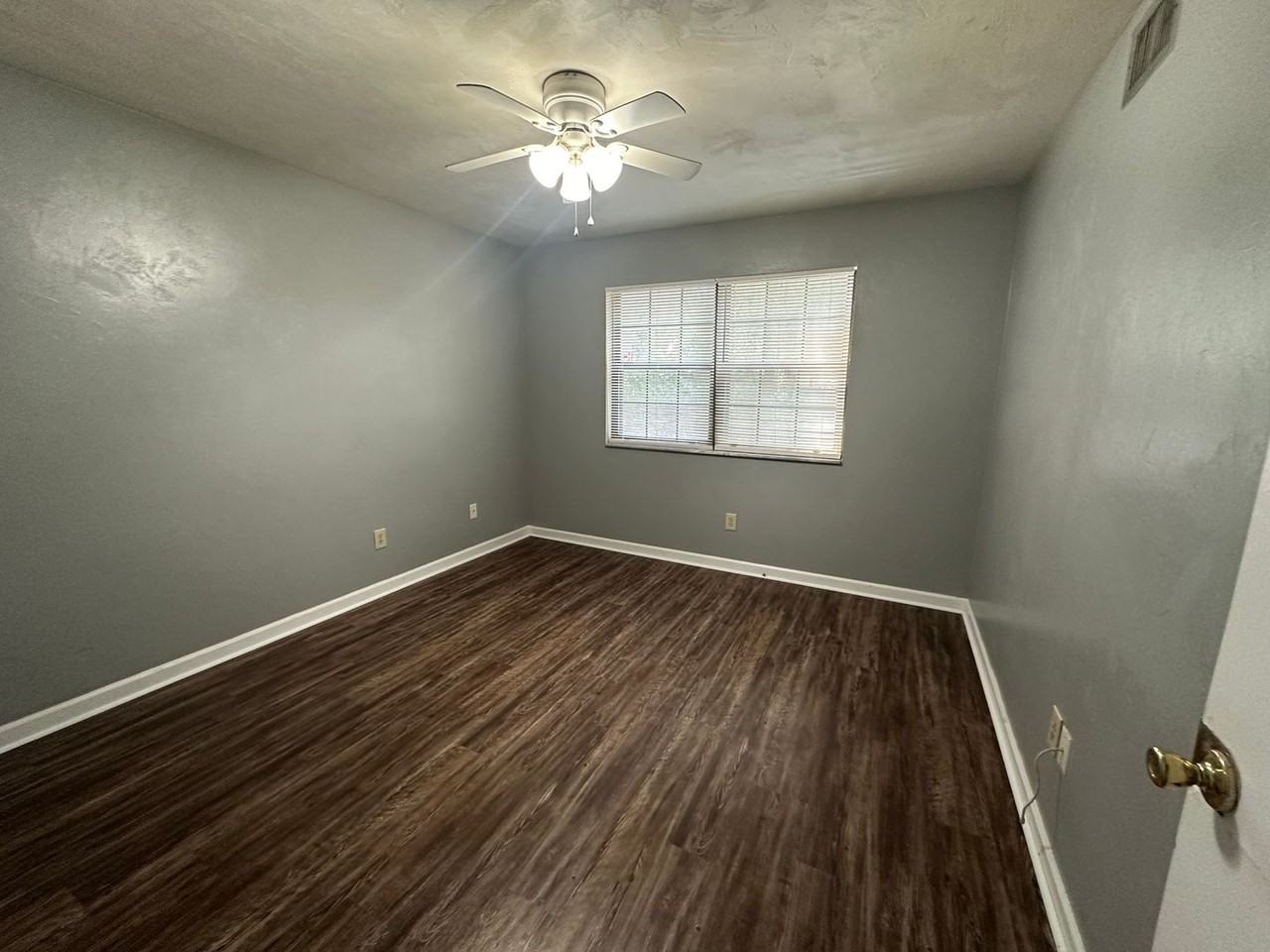 475 Teal Ln - Photo 2 of 6
