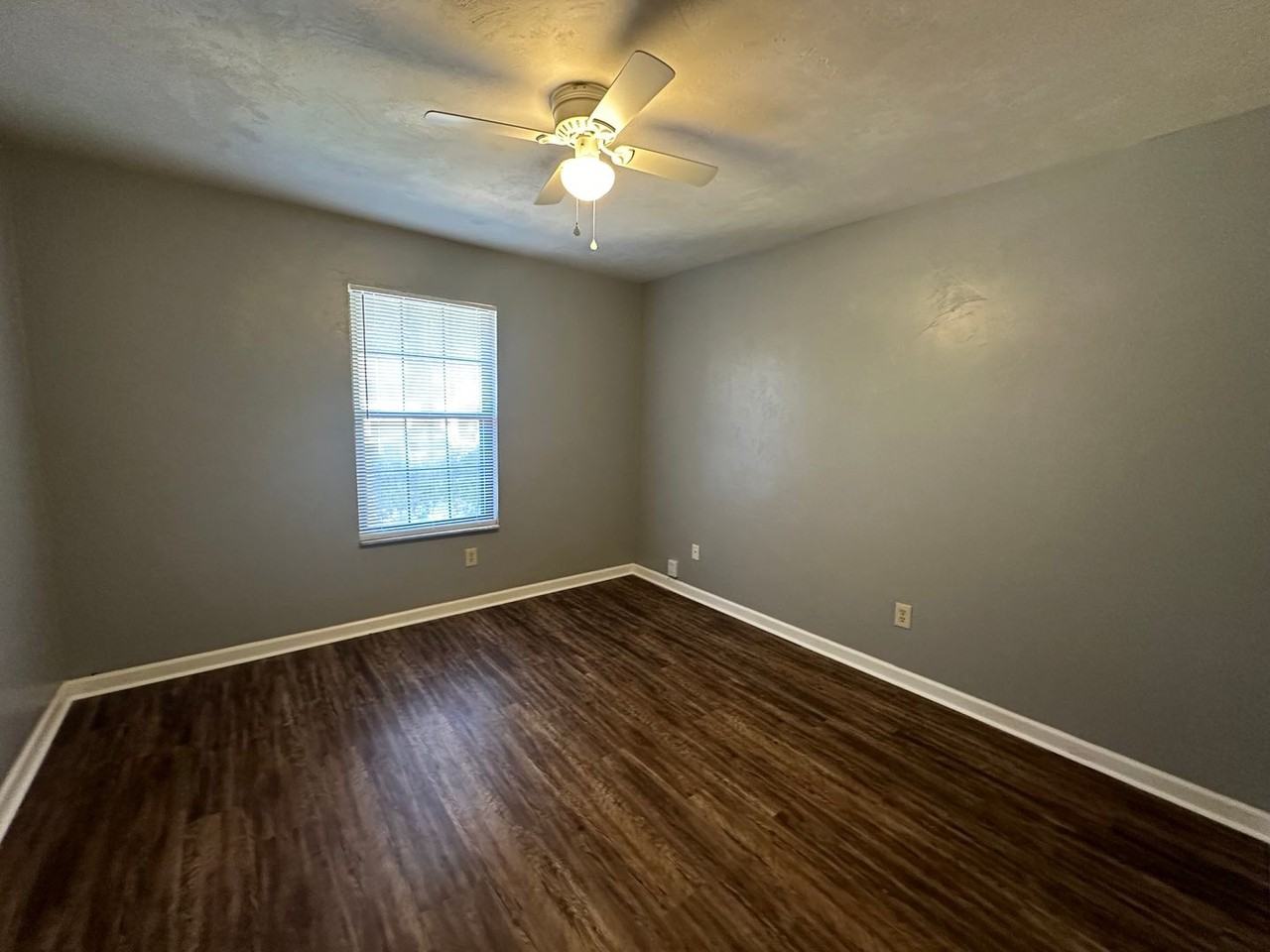 475 Teal Ln - Photo 3 of 6
