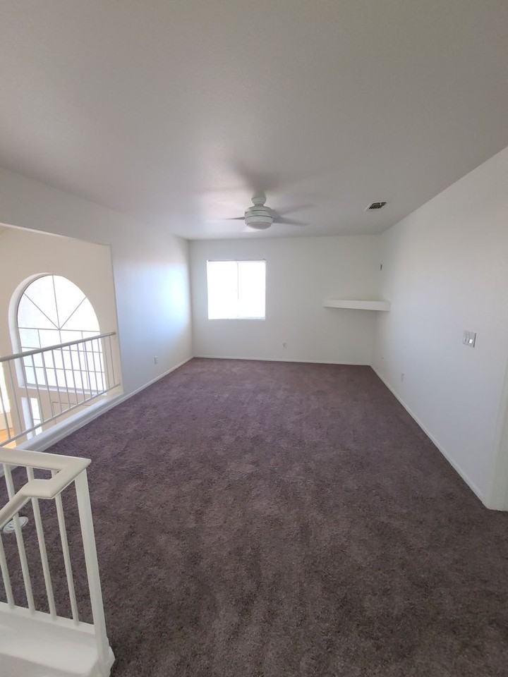 1561 W Cindy St - Photo 2 of 20