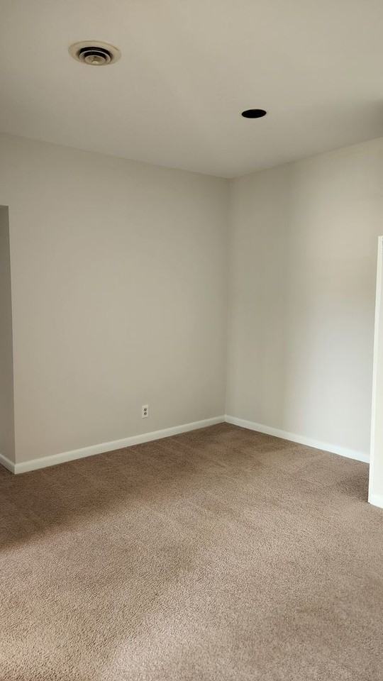 202 Skyhill Rd #7 - Photo 5 of 15