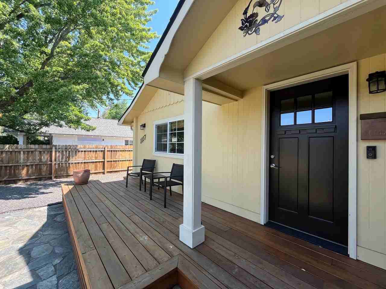 1117 Nw Milwaukee Ave - Photo 3 of 26