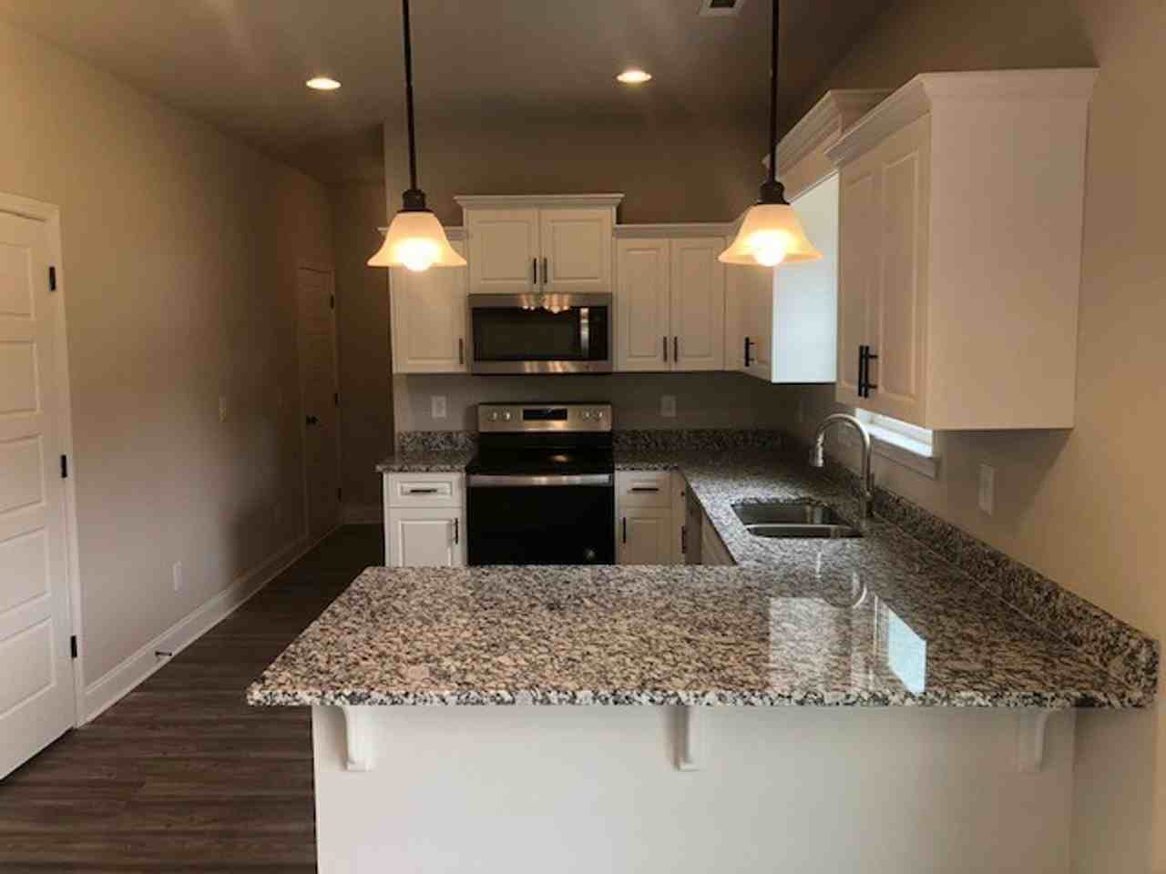 104 Chancellor Ct - Photo 2 of 12