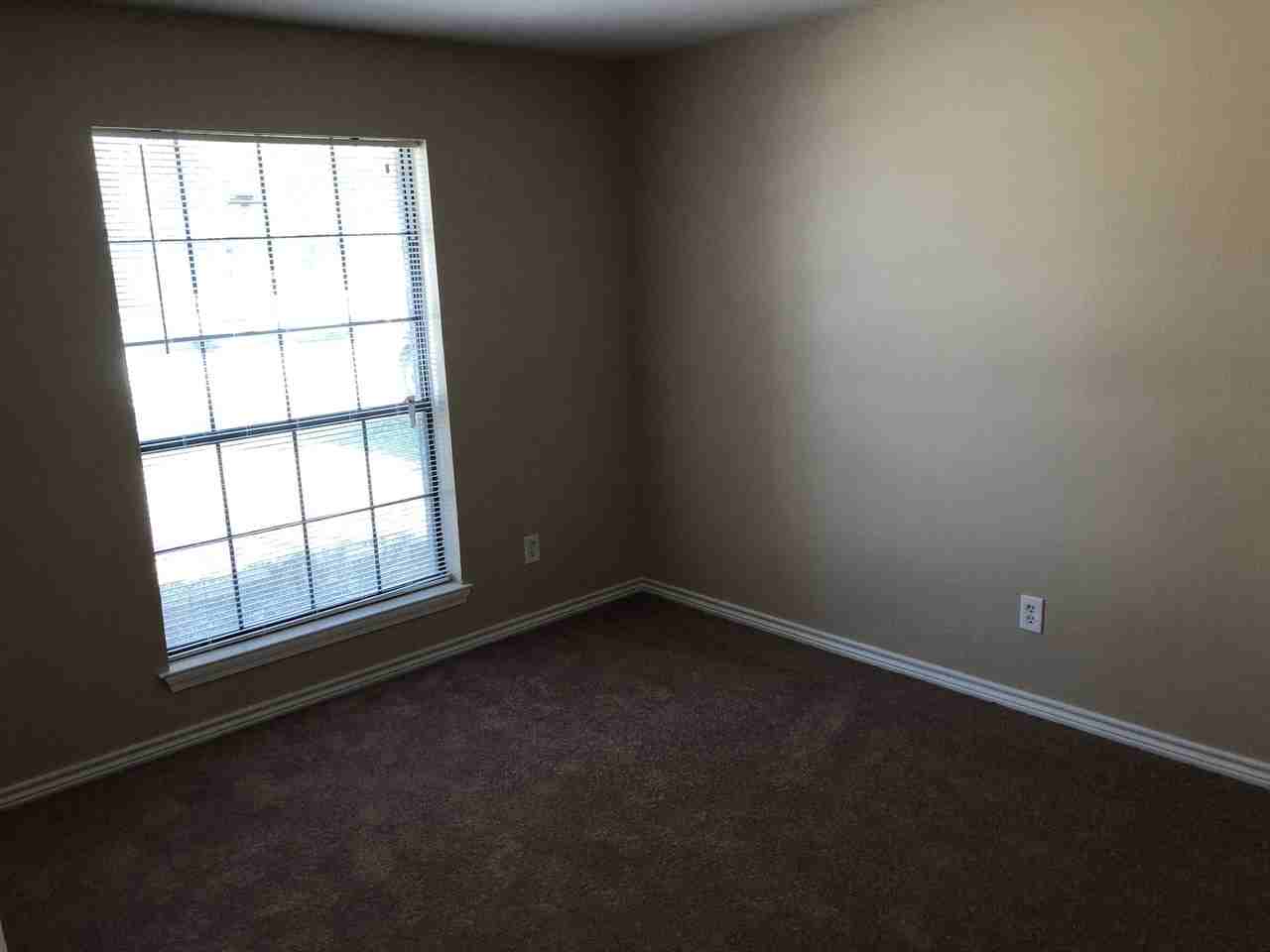 16115 Speyburn Ct - Photo 3 of 28