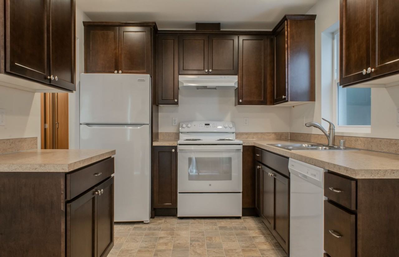 9903 30th St Ne - Photo 2 of 13