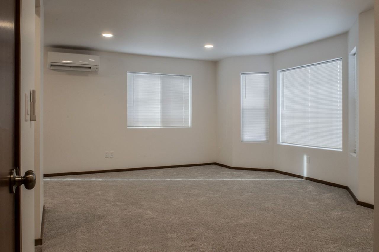 9903 30th St Ne - Photo 4 of 13