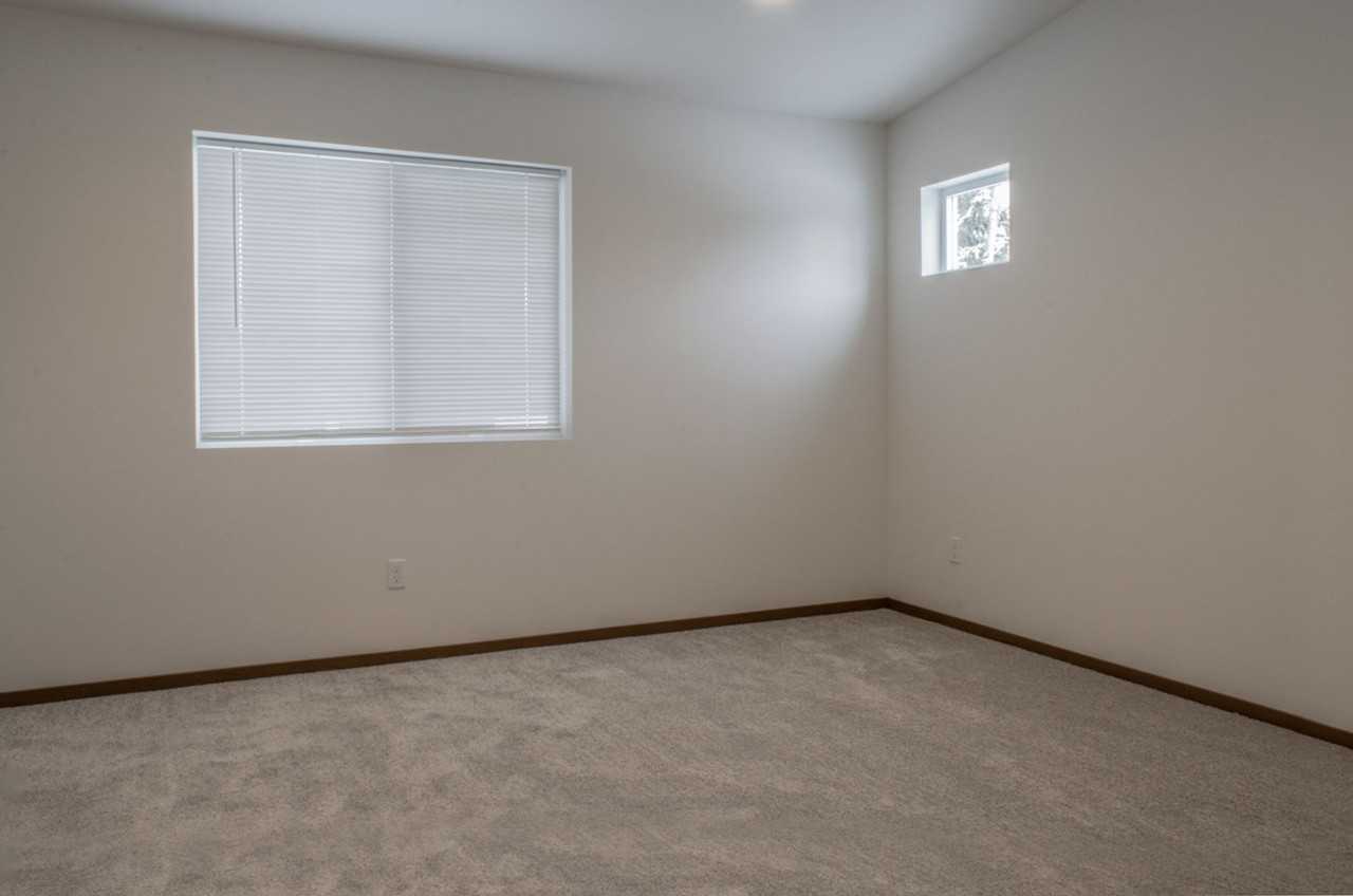 9903 30th St Ne - Photo 6 of 13
