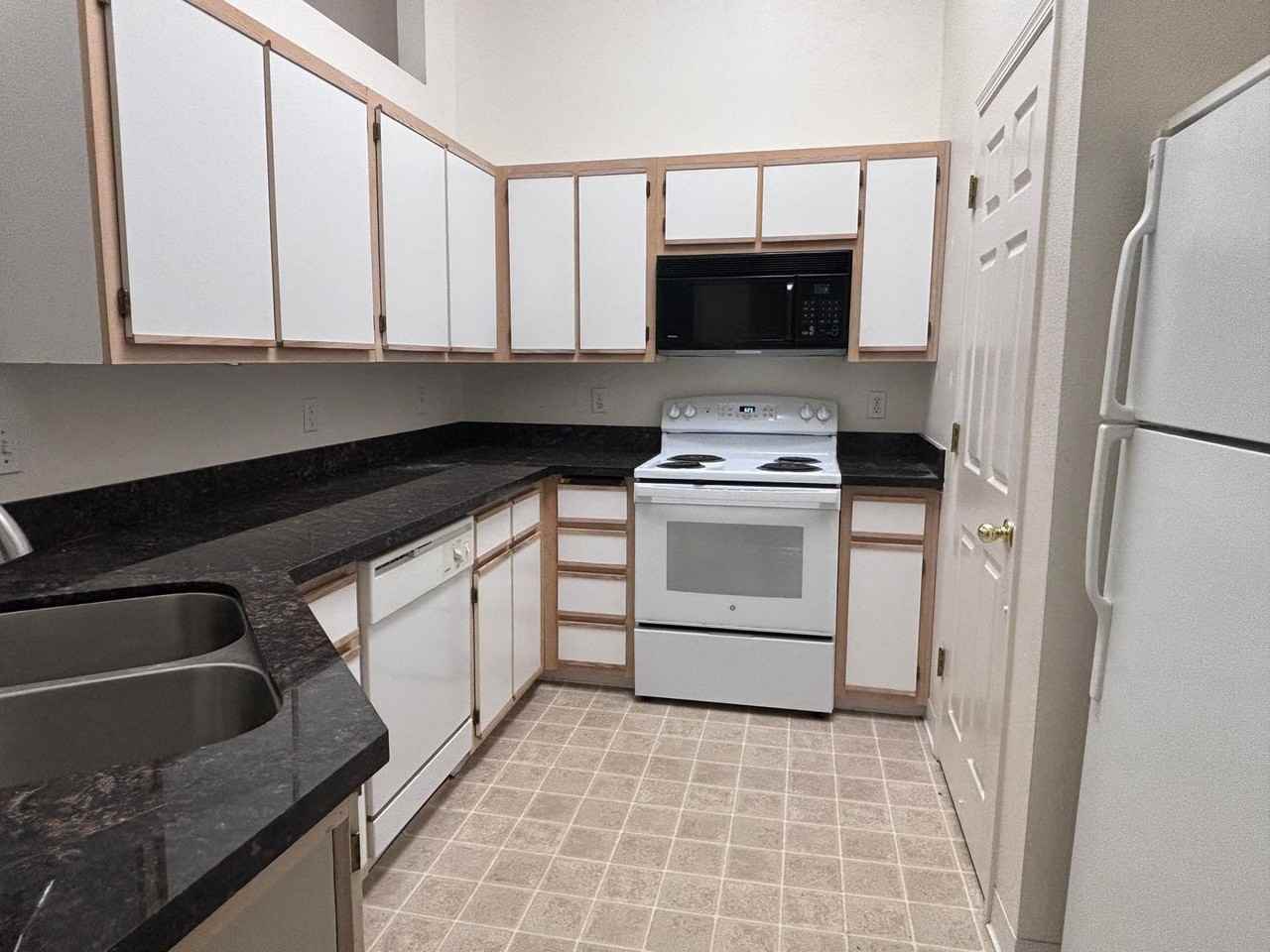 1332 Sw Cheltenham St #18 - Photo 3 of 14