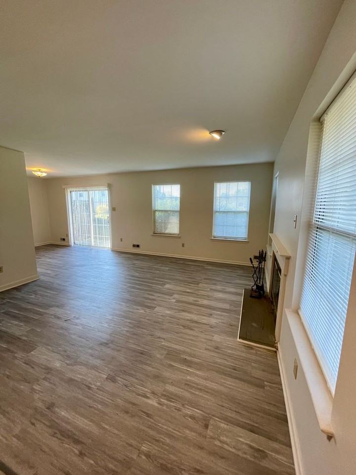 204 Stonebridge Blvd - Photo 3 of 21