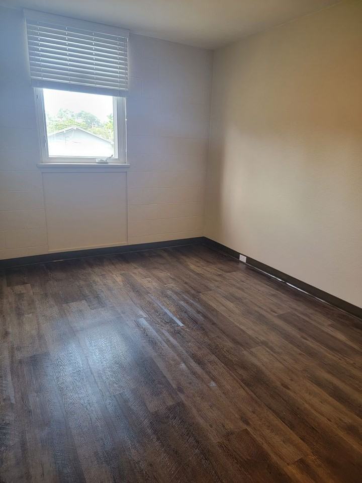 Riverside Apartments - Photo 6 of 7