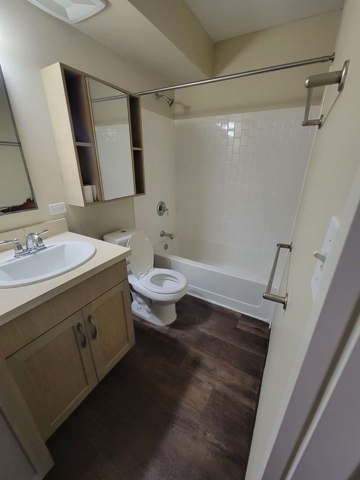 Riverside Apartments - Photo 7 of 7