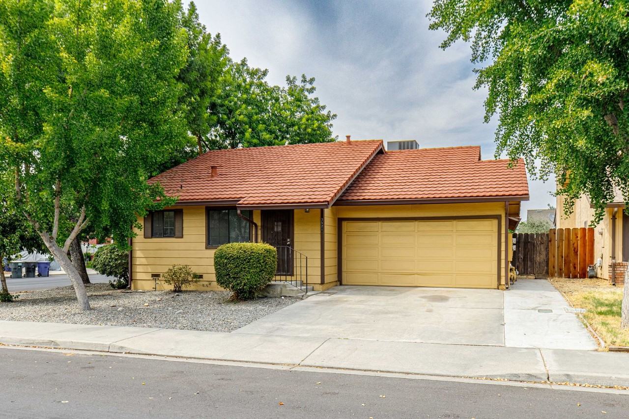 3521 Akeby Dr - Photo 4 of 25