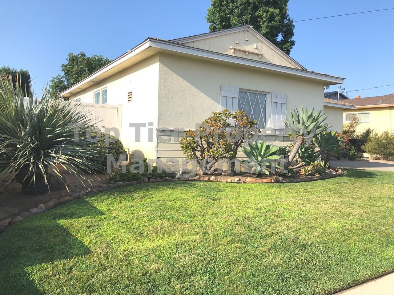 4925 Orcutt Ave - Photo 2 of 16