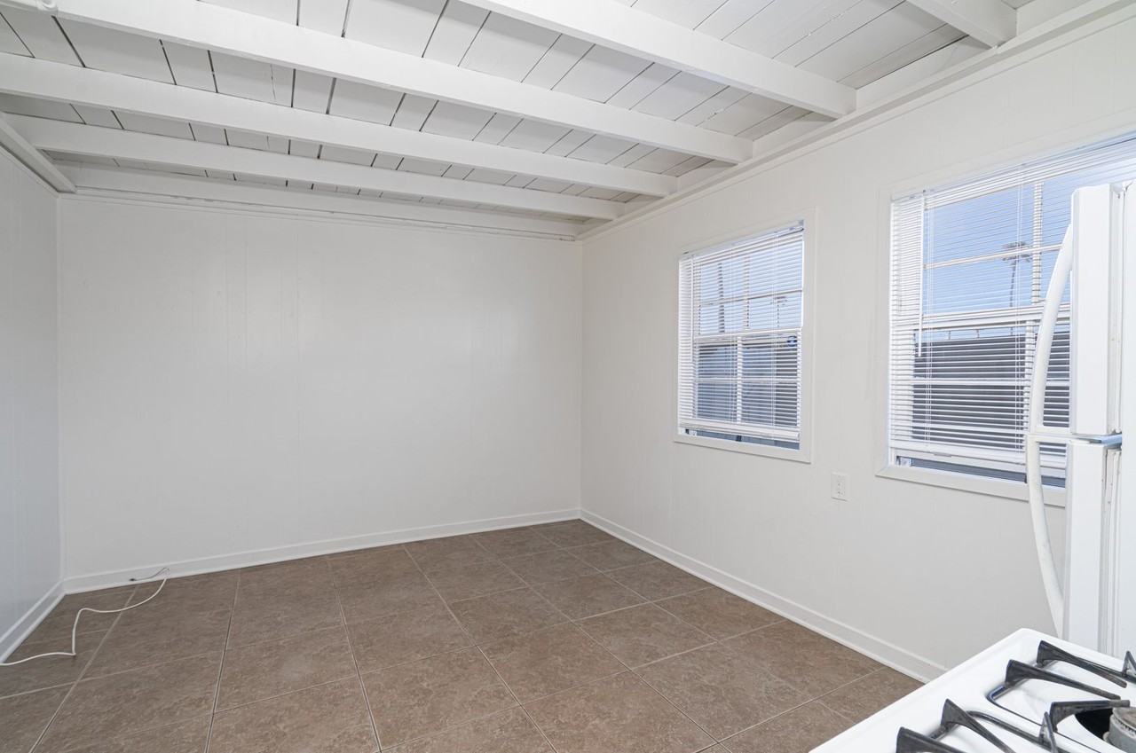 218 29th Street - Photo 4 of 12