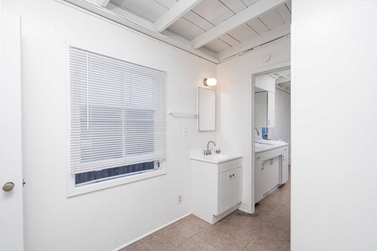 218 29th Street - Photo 7 of 12