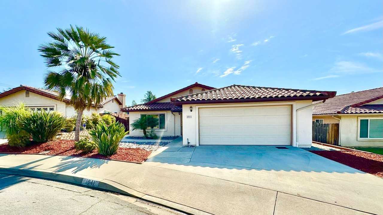 1041 Avenida Campana - Photo 2 of 32
