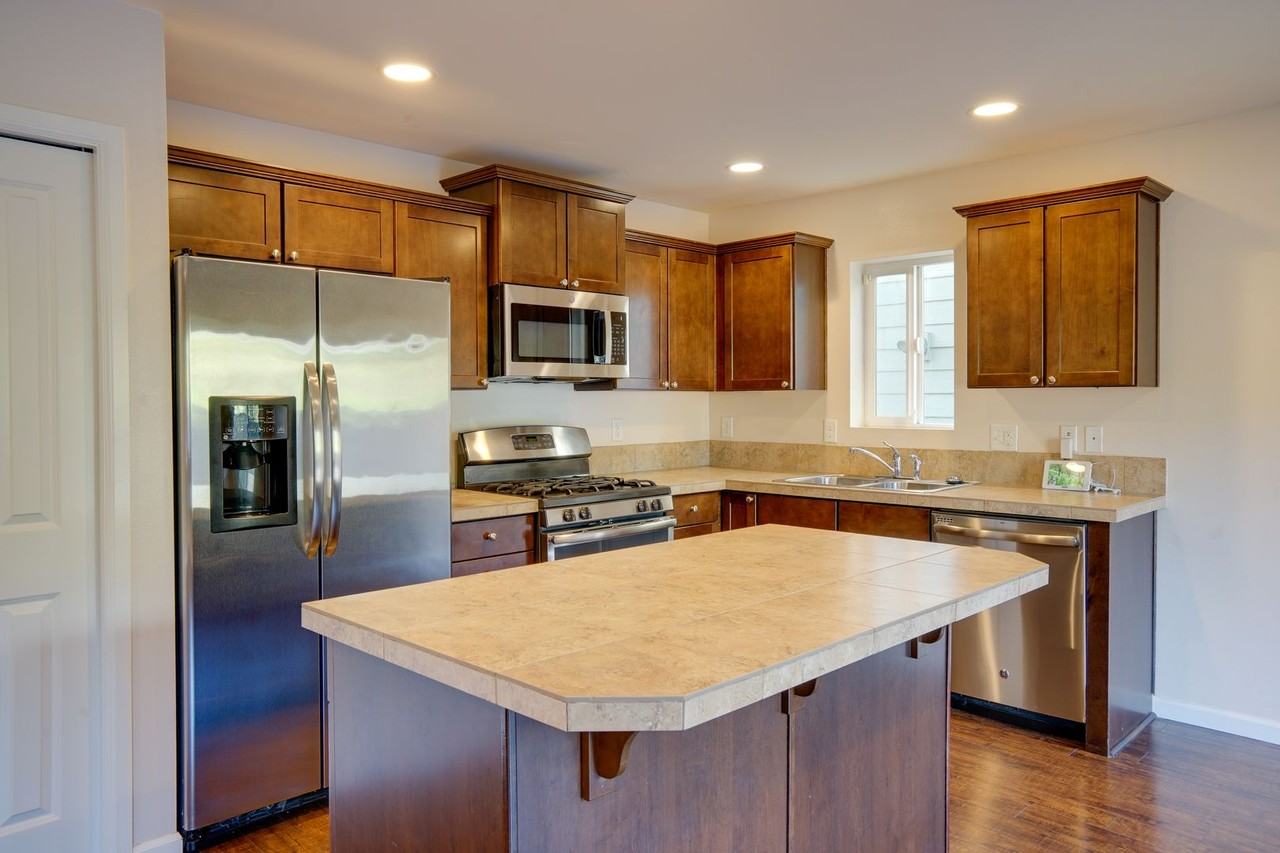 2208 69th Ct Se - Photo 3 of 22
