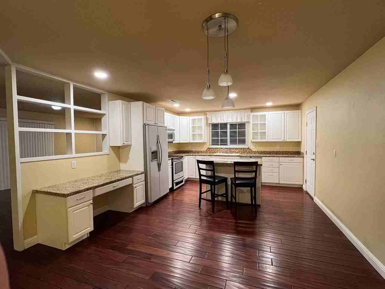 10528 Coloma Rd - Photo 3 of 12