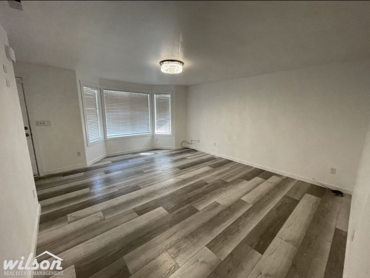 301 Olympic Ave - Photo 2 of 18