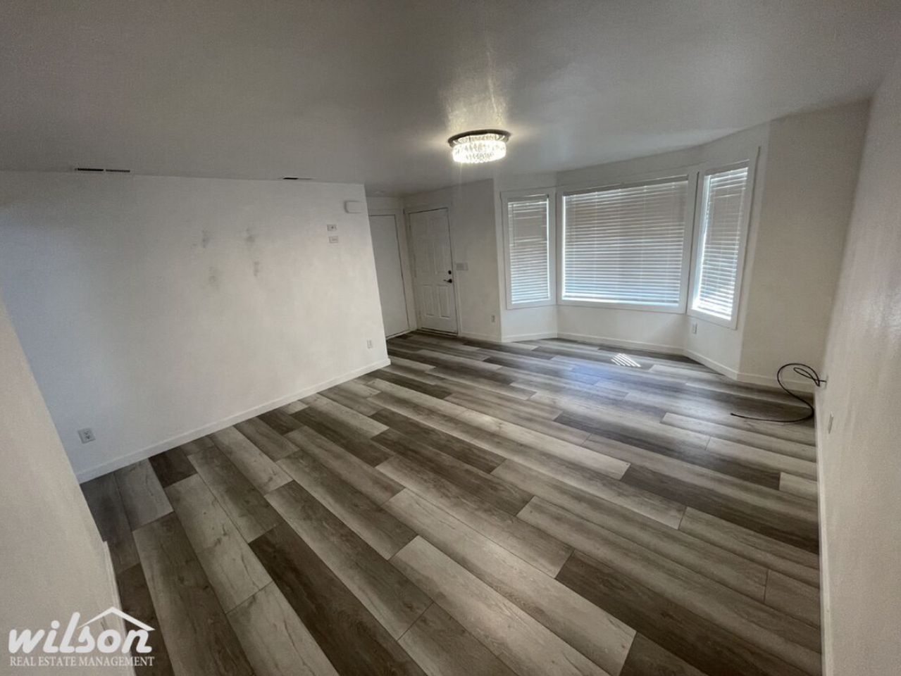 301 Olympic Ave - Photo 3 of 18