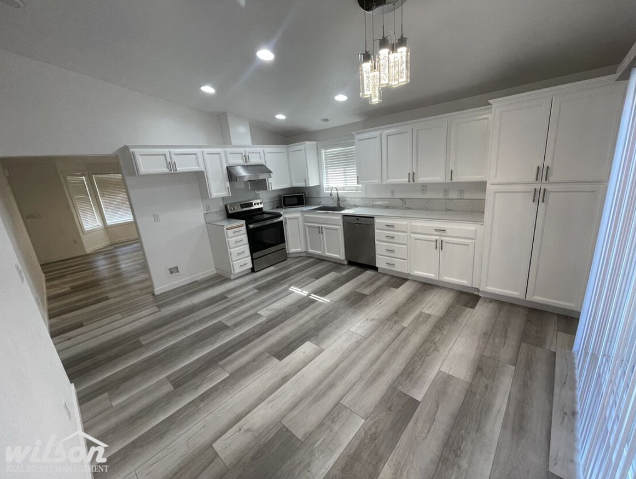 301 Olympic Ave - Photo 6 of 19
