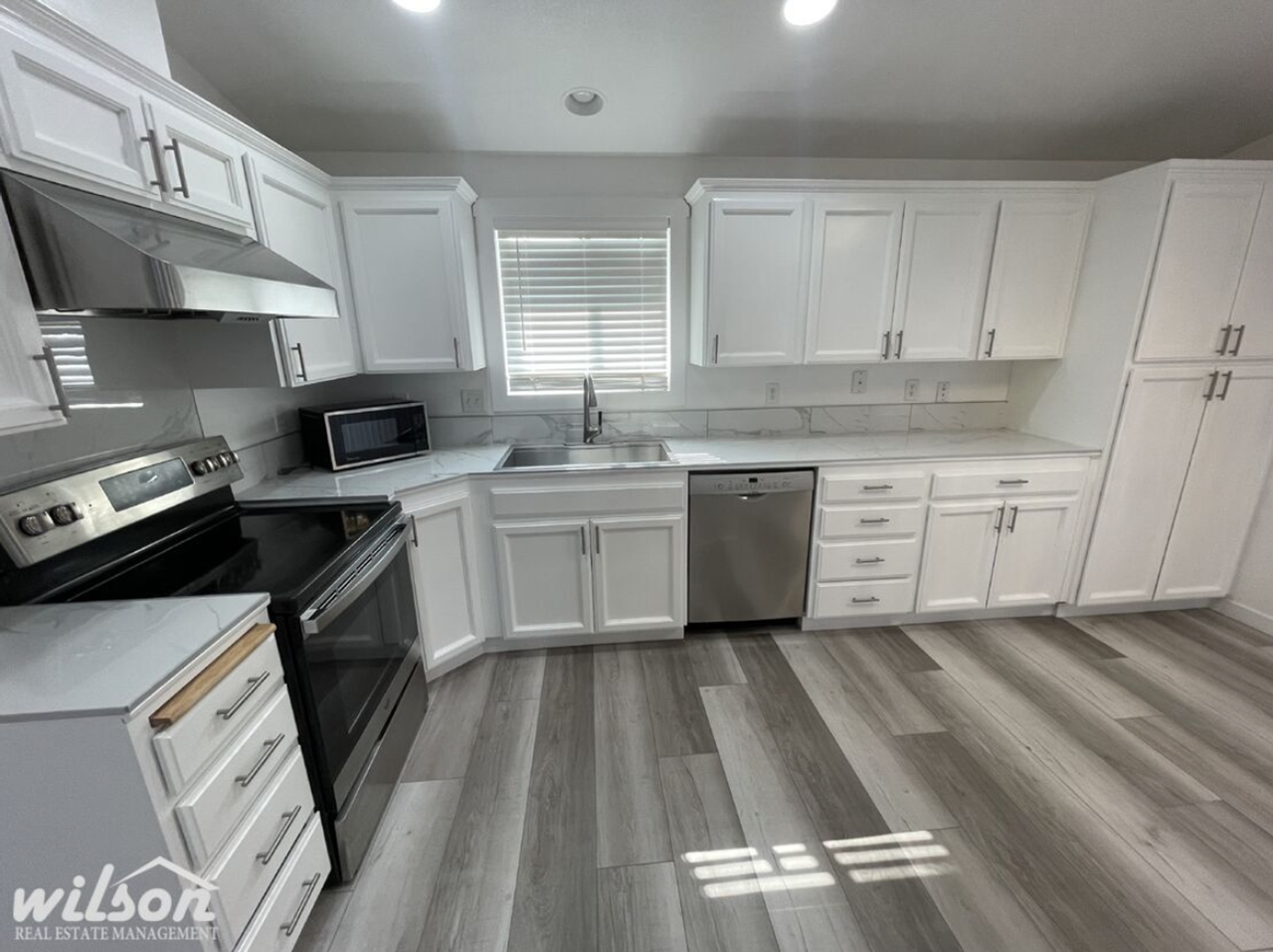 301 Olympic Ave - Photo 7 of 19