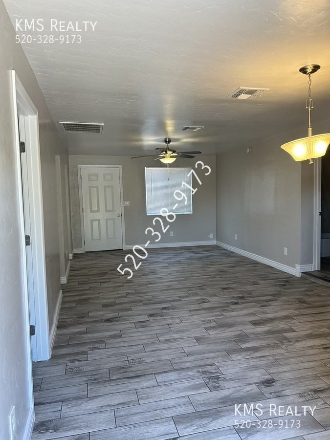 302 E District St - Photo 4 of 23