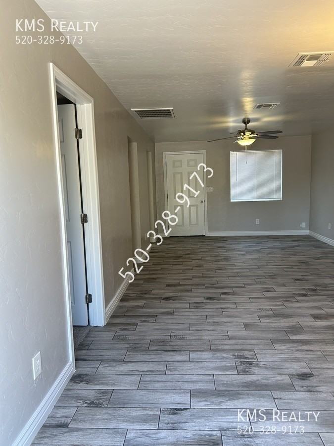 302 E District St - Photo 5 of 23