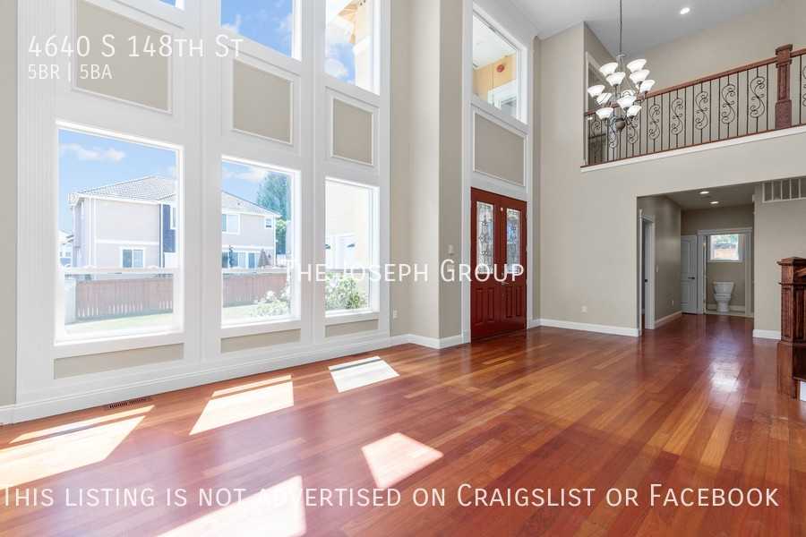 4640 S 148th St - Photo 2 of 48