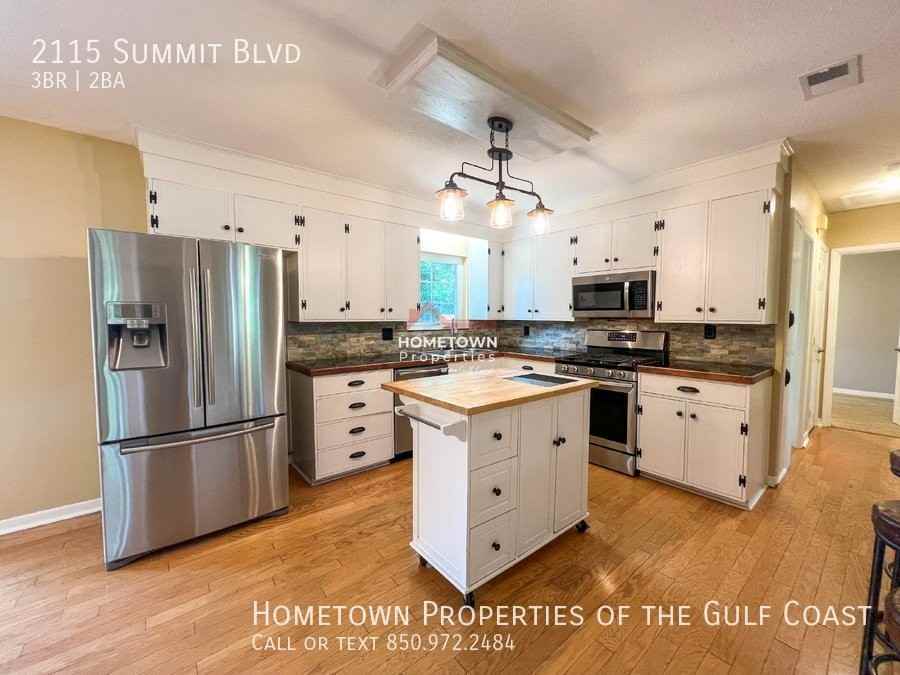 2115 Summit Blvd - Photo 2 of 32