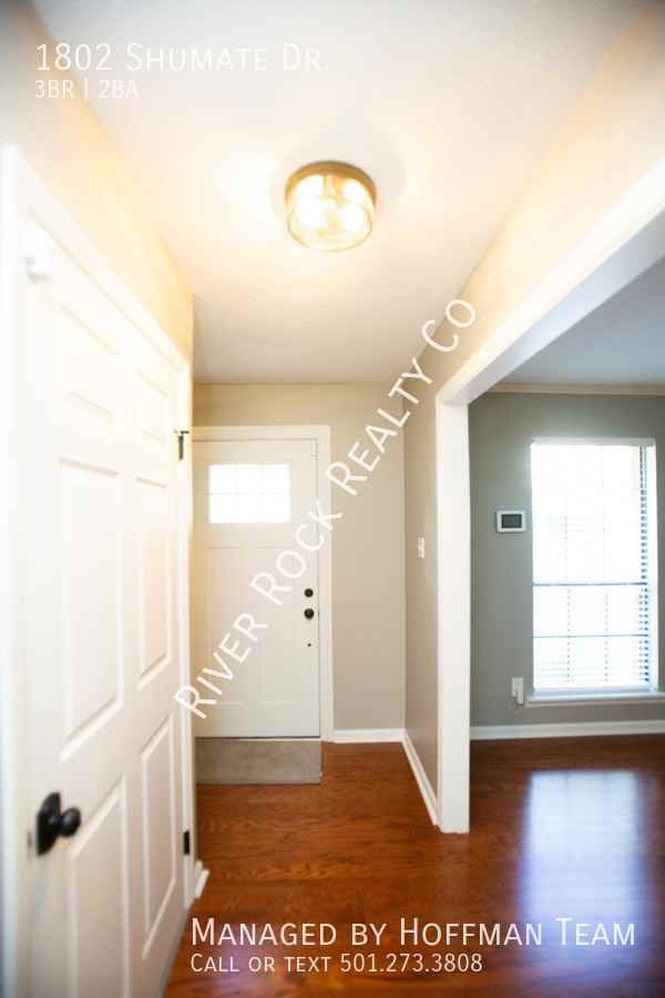 1802 Shumate Dr - Photo 3 of 47